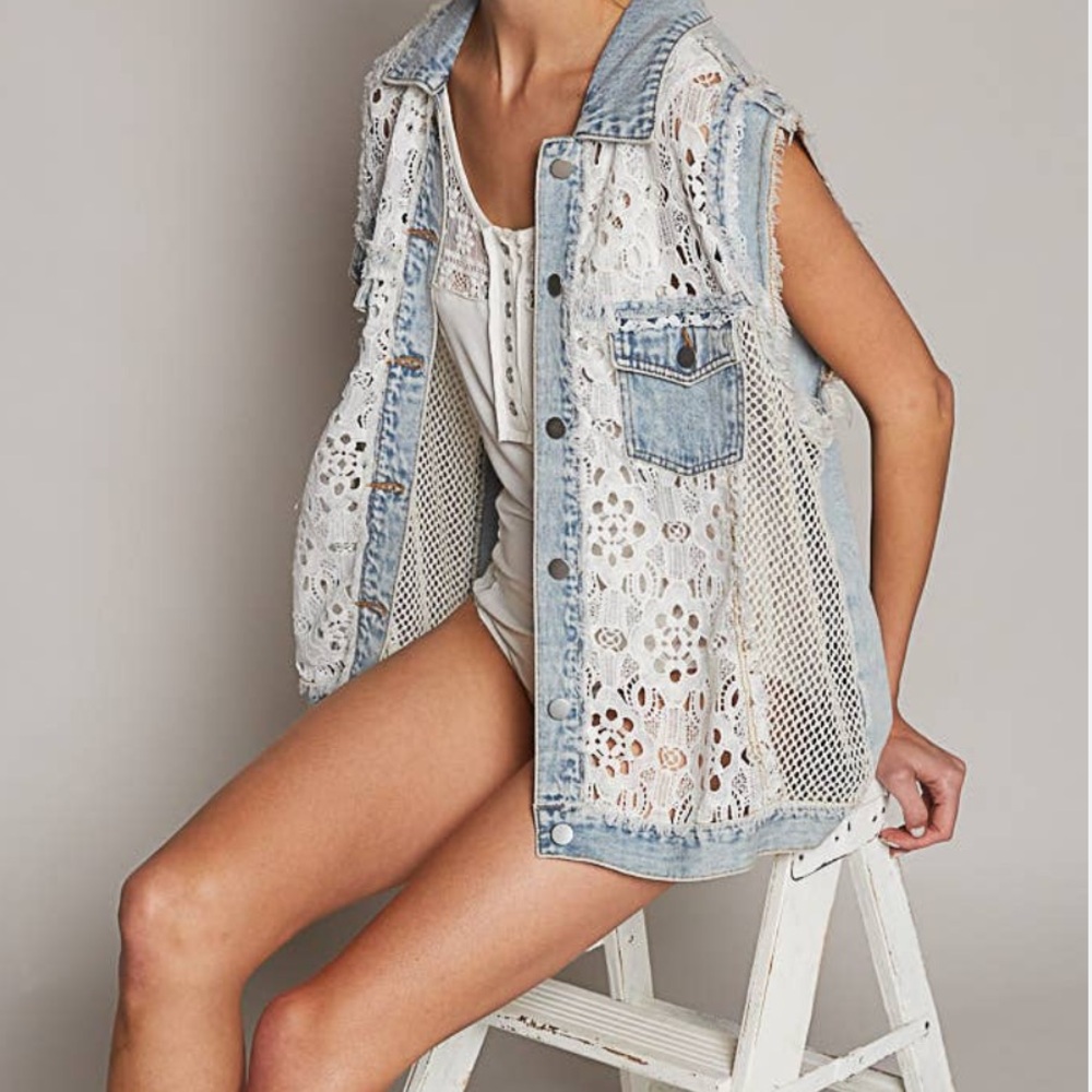 Pol oversized Lace Denim Vest
Small